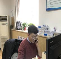 BV伟德官方网站侯勇老师和受资助学生家庭2